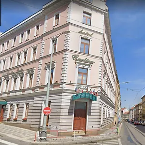 Carlton **** Praga
