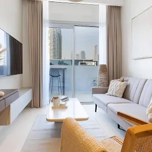 https://vera-tower-burj-view-pool-by-mauro-marcelo.sharjah-hotels.com